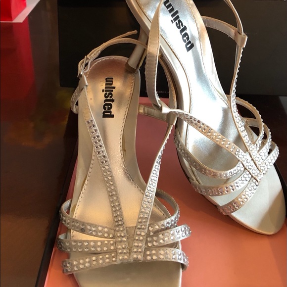 UNLISTED List Less Silver Braided Sandal, Size 6M. - Picture 3 of 5